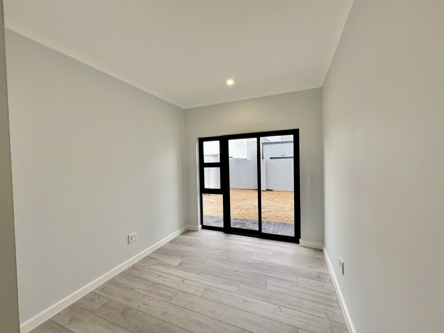 To Let 4 Bedroom Property for Rent in Sandown Western Cape